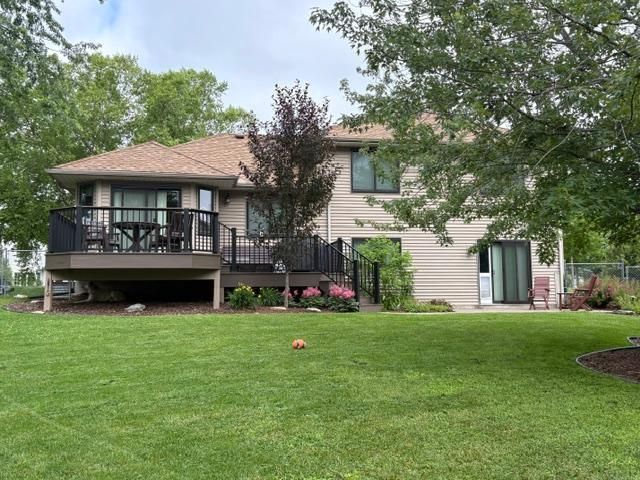8821 Rainier Court, Woodbury, MN 55125