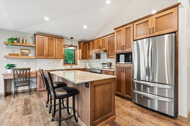 8821 Rainier Court, Woodbury, MN 55125