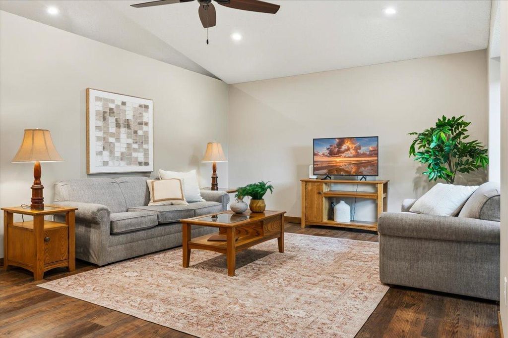 8821 Rainier Court, Woodbury, MN 55125 — photo 4
