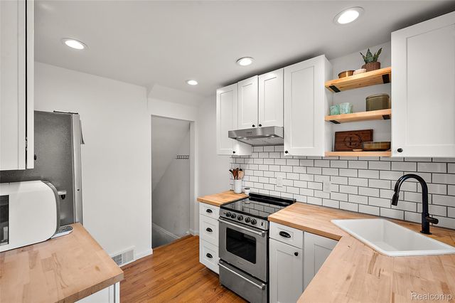 1065 Wimbleton Drive, Birmingham, MI 48009