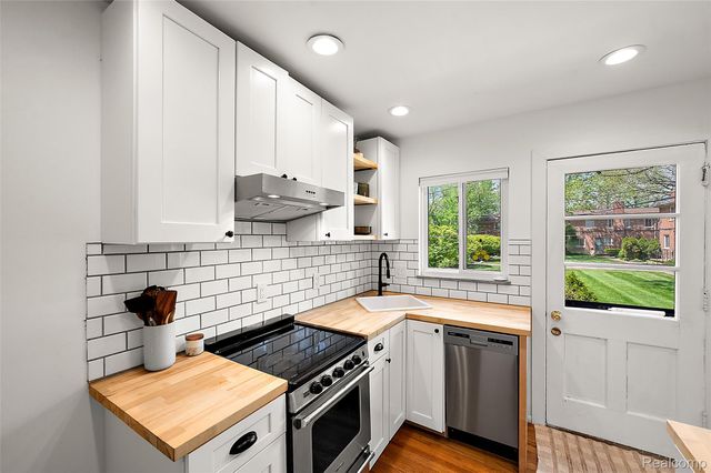 1065 Wimbleton Drive, Birmingham, MI 48009