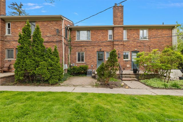 1065 Wimbleton Drive, Birmingham, MI 48009