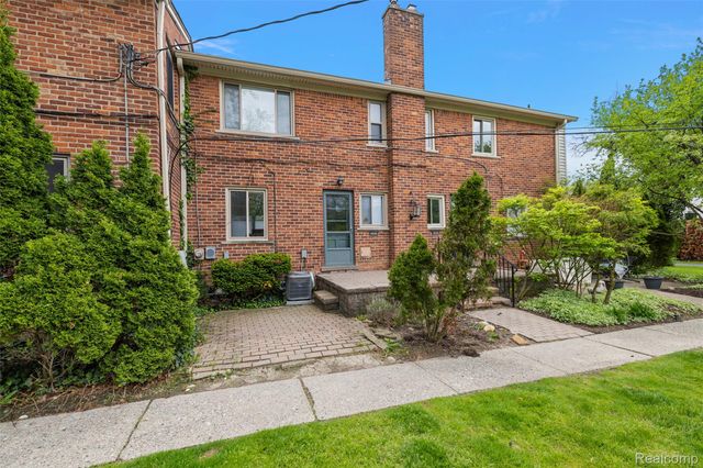 1065 Wimbleton Drive, Birmingham, MI 48009