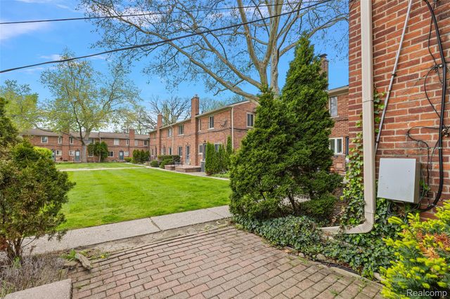 1065 Wimbleton Drive, Birmingham, MI 48009