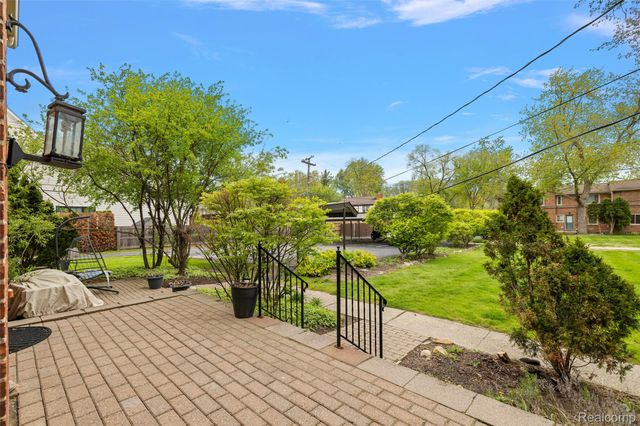 1065 Wimbleton Drive, Birmingham, MI 48009