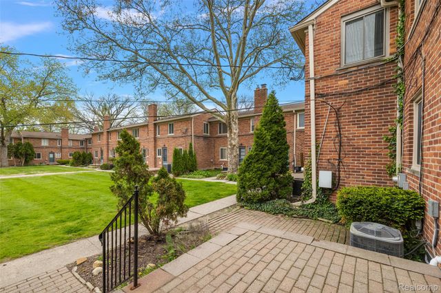 1065 Wimbleton Drive, Birmingham, MI 48009