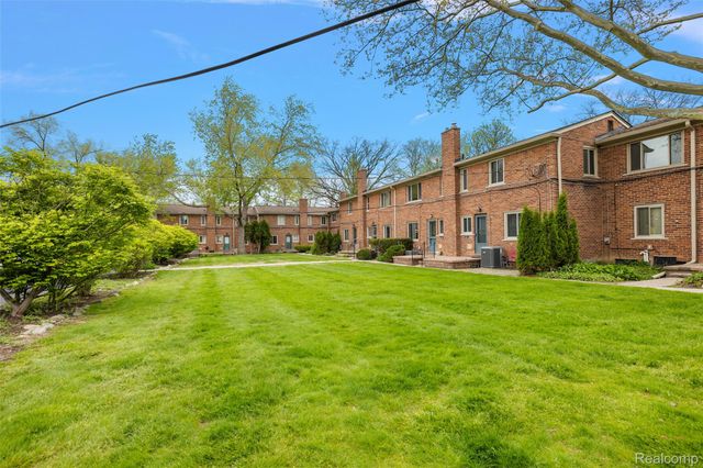 1065 Wimbleton Drive, Birmingham, MI 48009