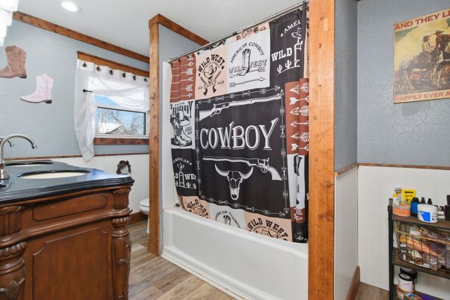 8857 State Route Ad, Dora, MO 65637