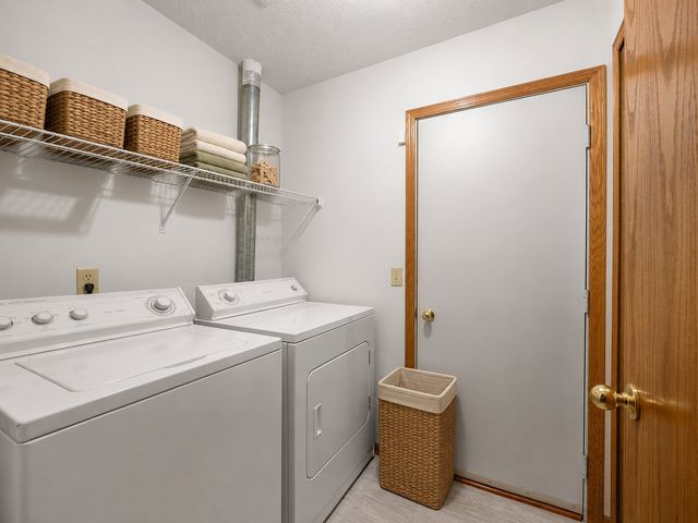 2611 Concord Way, Mendota Heights, MN 55120