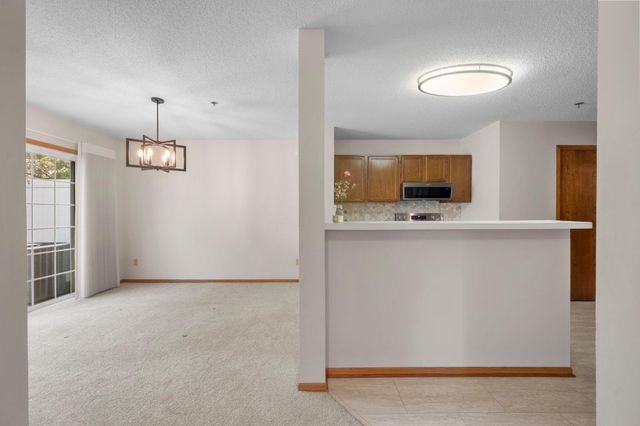 2611 Concord Way, Mendota Heights, MN 55120