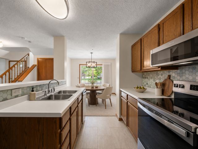 2611 Concord Way, Mendota Heights, MN 55120