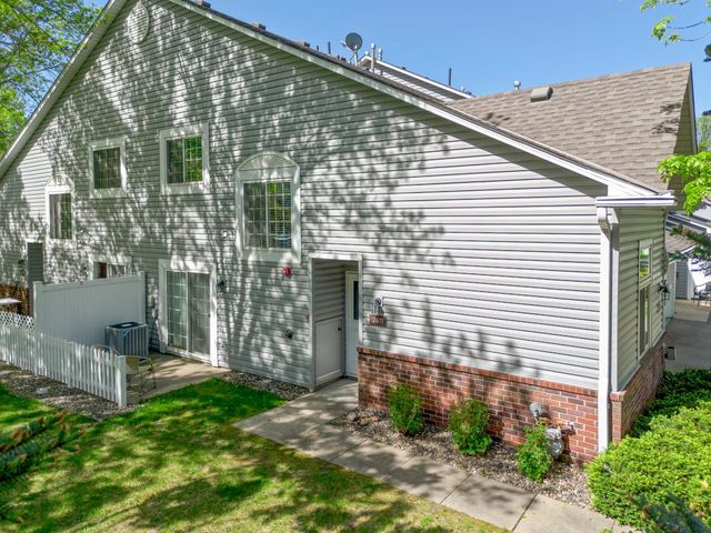 2611 Concord Way, Mendota Heights, MN 55120