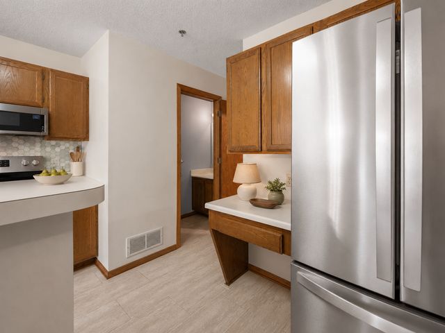 2611 Concord Way, Mendota Heights, MN 55120