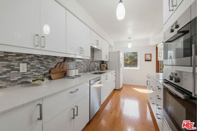 289 S Barrington Avenue A309, Los Angeles, CA 90049