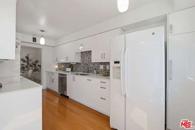 289 S Barrington Avenue A309, Los Angeles, CA 90049