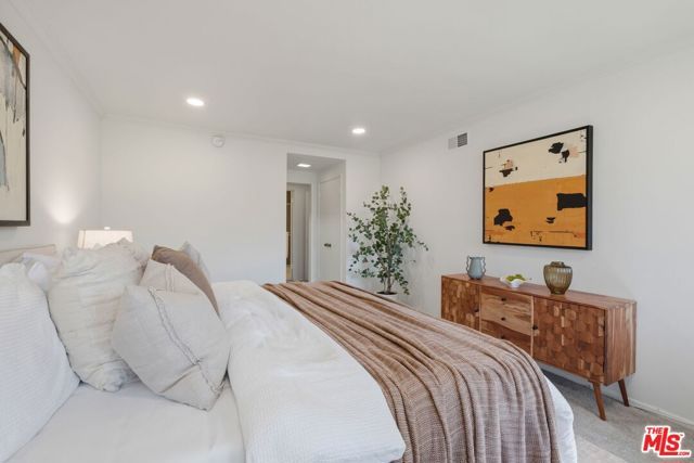 289 S Barrington Avenue A309, Los Angeles, CA 90049