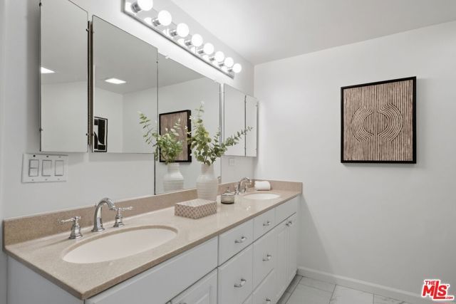 289 S Barrington Avenue A309, Los Angeles, CA 90049