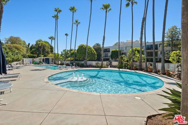 289 S Barrington Avenue A309, Los Angeles, CA 90049