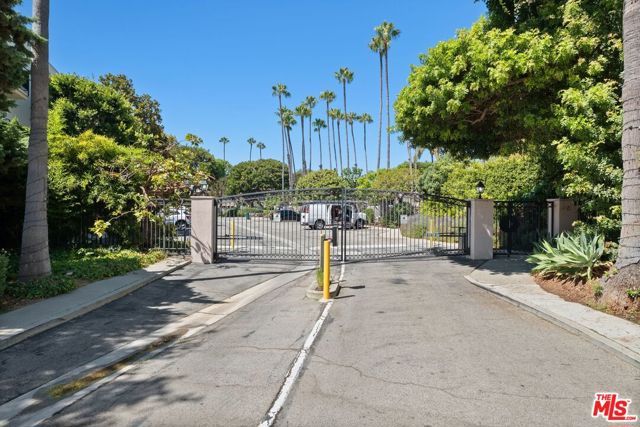 289 S Barrington Avenue A309, Los Angeles, CA 90049