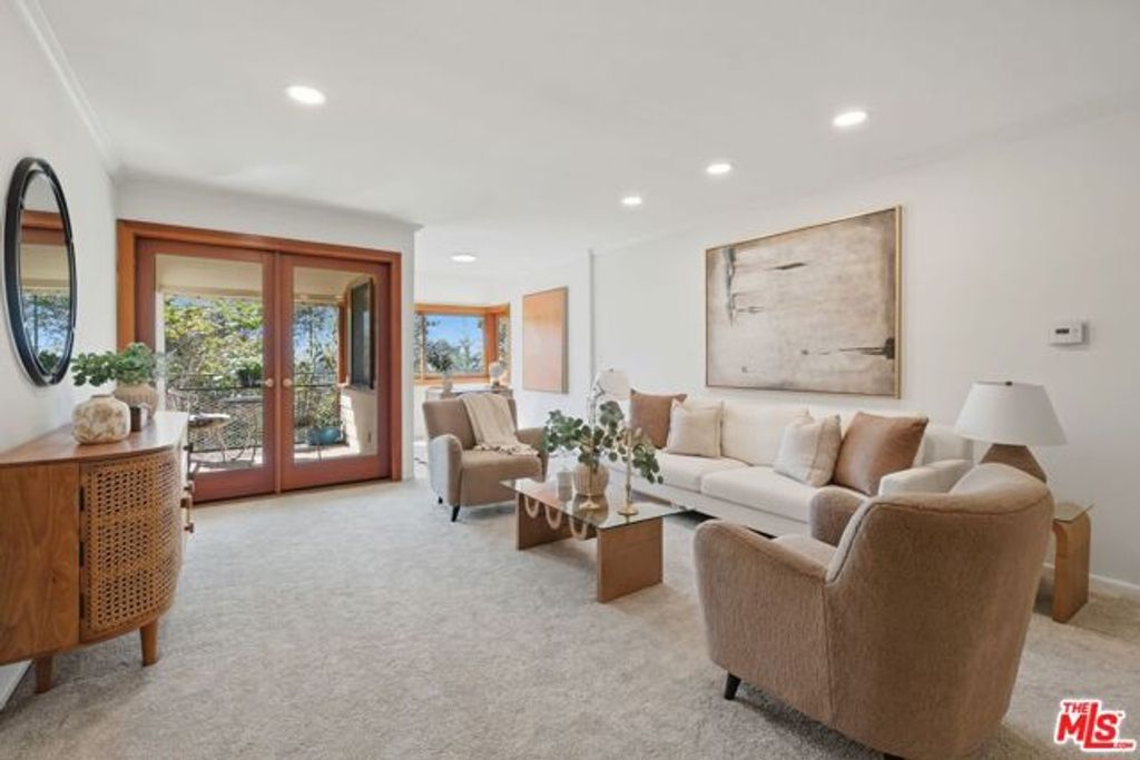 289 S Barrington Avenue A309, Los Angeles, CA 90049