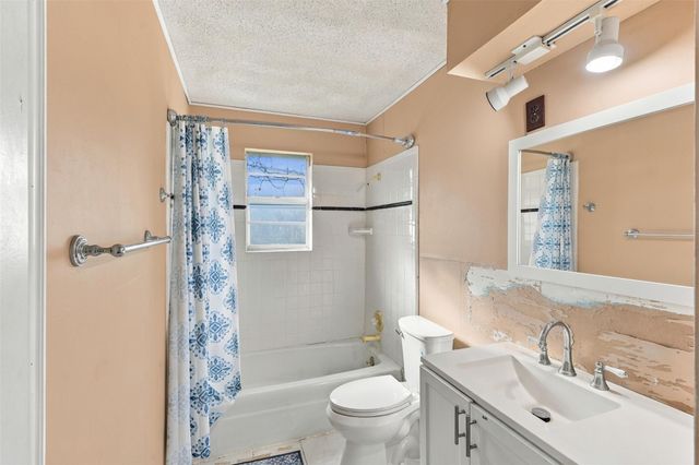 1906 Kings Lane, Alvin, TX 77511