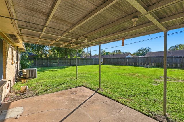 1906 Kings Lane, Alvin, TX 77511