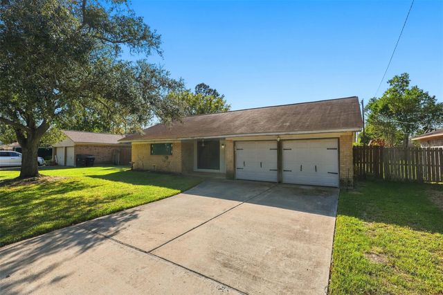 1906 Kings Lane, Alvin, TX 77511