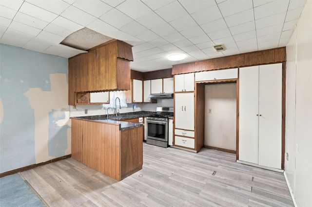 1906 Kings Lane, Alvin, TX 77511