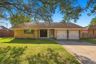 1906 Kings Lane, Alvin, TX 77511