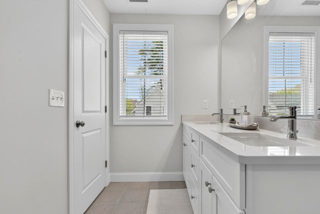 19 Woodmans Lane, Peterborough, NH 03458
