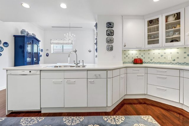 99 Florence St 10-5B, Newton, MA 02467