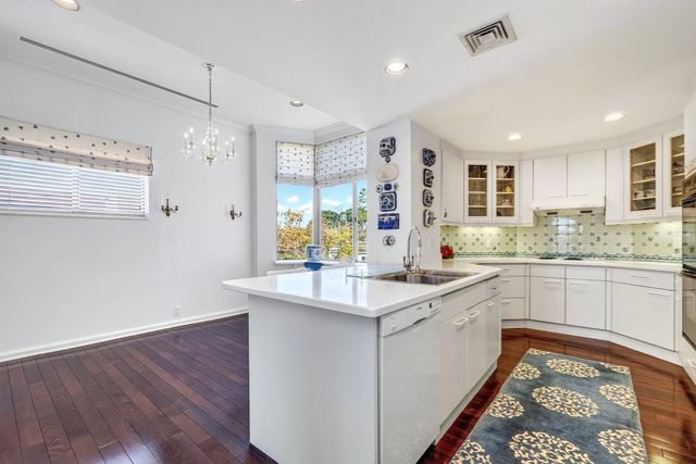 99 Florence St 10-5B, Newton, MA 02467