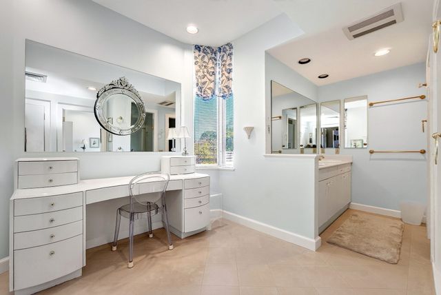99 Florence St 10-5B, Newton, MA 02467