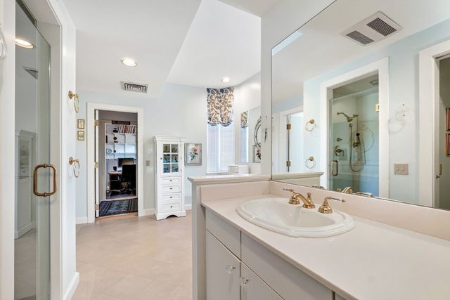 99 Florence St 10-5B, Newton, MA 02467