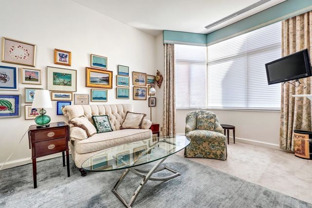 99 Florence St 10-5B, Newton, MA 02467