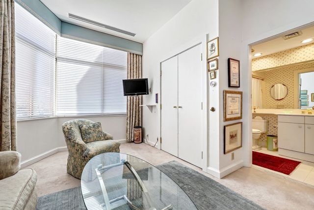 99 Florence St 10-5B, Newton, MA 02467