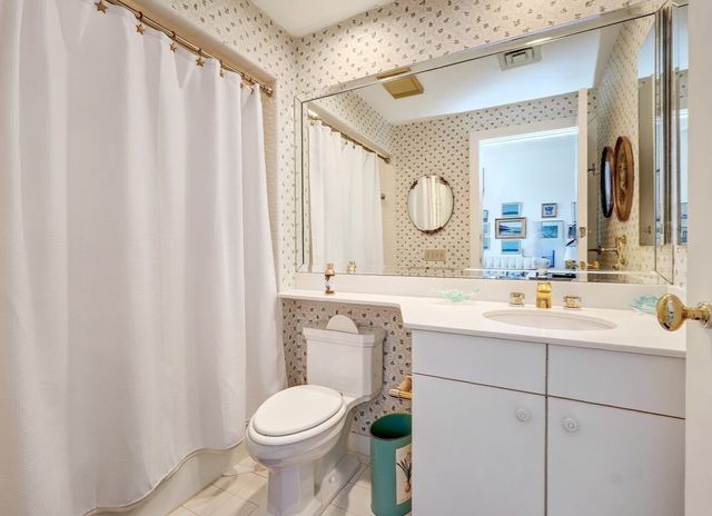 99 Florence St 10-5B, Newton, MA 02467