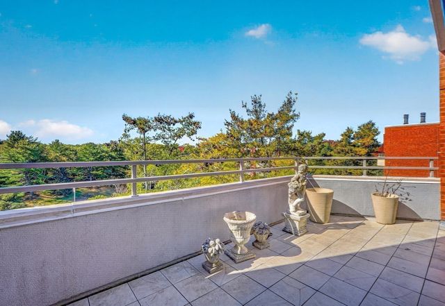 99 Florence St 10-5B, Newton, MA 02467