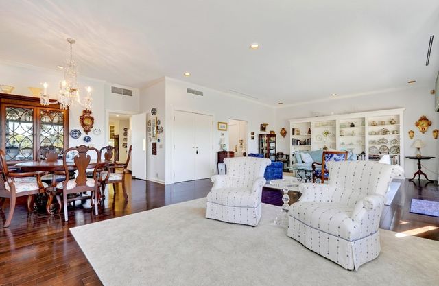 99 Florence St 10-5B, Newton, MA 02467