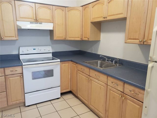 621 SE 13th PL B, Cape Coral, FL 33990