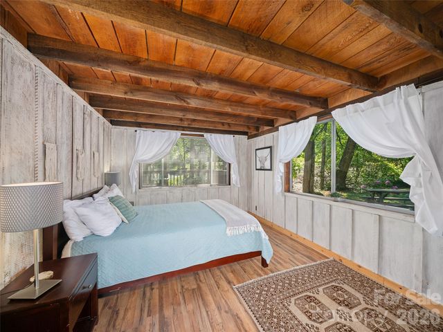 137 Mountain Farm Road, Burnsville, NC 28714