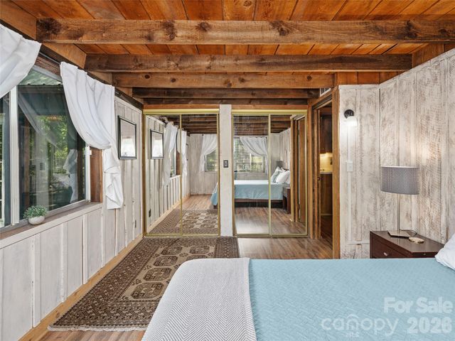 137 Mountain Farm Road, Burnsville, NC 28714