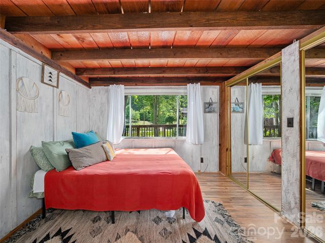 137 Mountain Farm Road, Burnsville, NC 28714