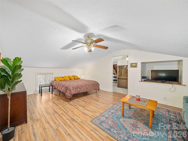 137 Mountain Farm Road, Burnsville, NC 28714