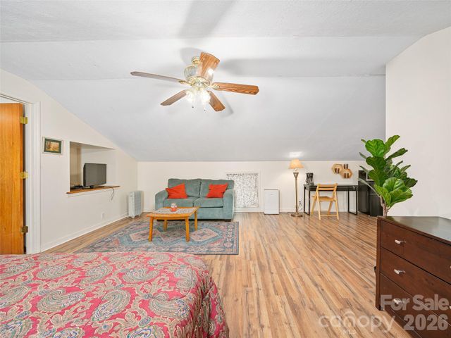 137 Mountain Farm Road, Burnsville, NC 28714