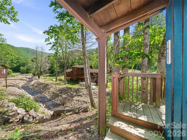 137 Mountain Farm Road, Burnsville, NC 28714