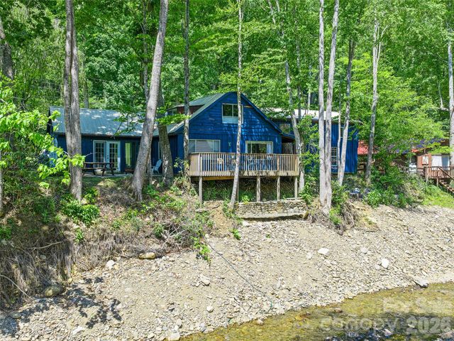 137 Mountain Farm Road, Burnsville, NC 28714