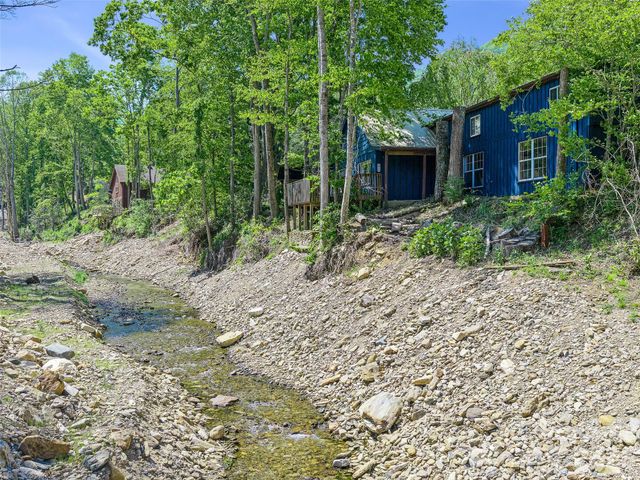 137 Mountain Farm Road, Burnsville, NC 28714