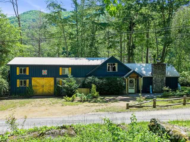 137 Mountain Farm Road, Burnsville, NC 28714