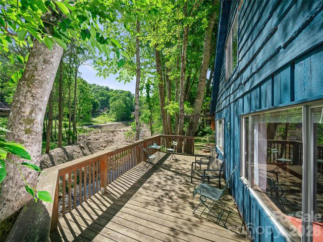 137 Mountain Farm Road, Burnsville, NC 28714